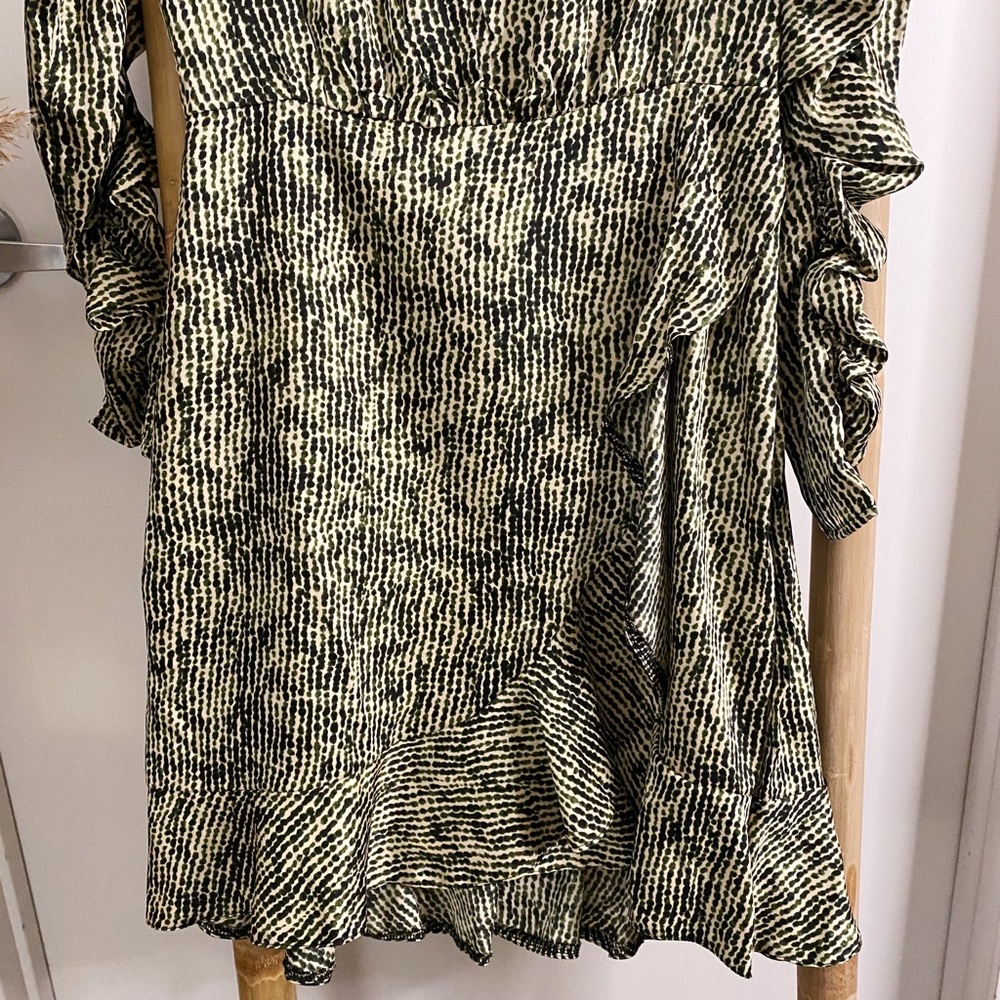 AX Paris Green Printed Ruched Sleeve Frill Hem Dress - Picture 9 of 11